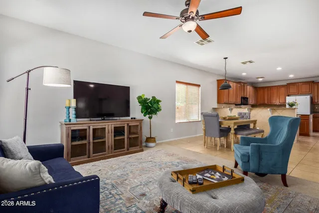 $3,400 | 939 East Sourwood Drive, Gilbert, AZ 85298