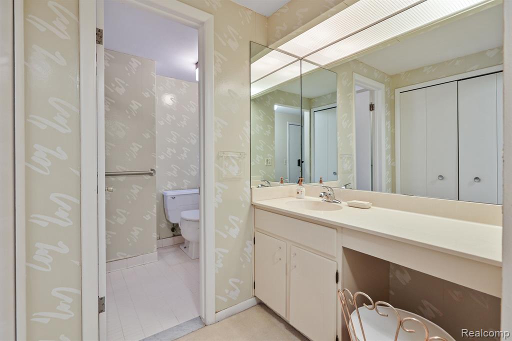 21501 West 13 Mile Road Beverly Hills, MI 48025 - Photo 27 of 44