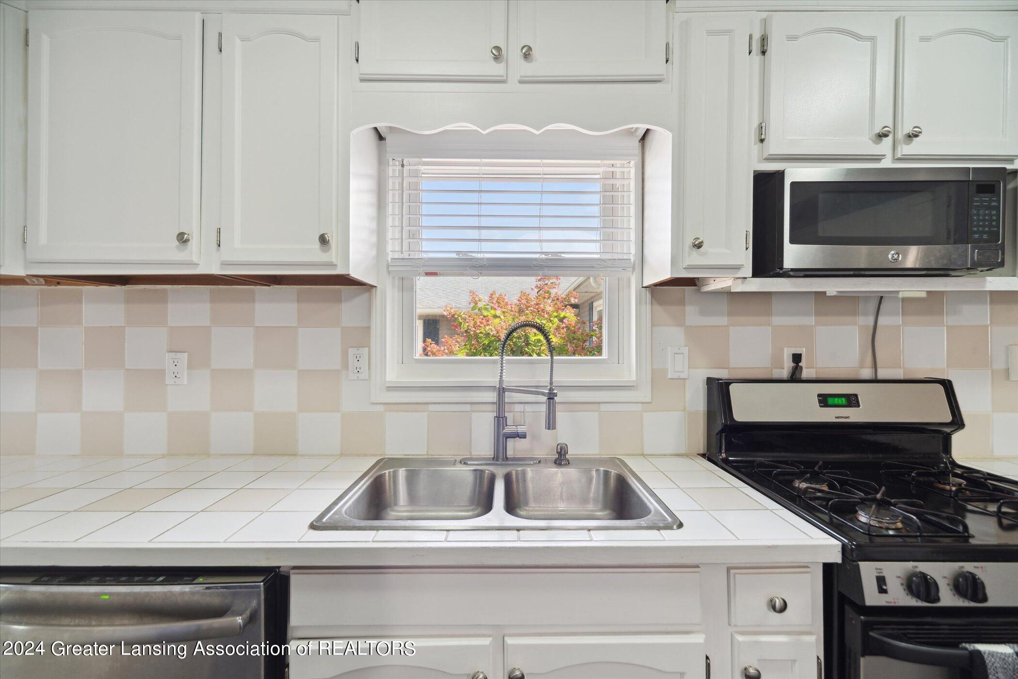 10472 Lansing Road Durand, MI 48429 - Photo 10 of 36 12-10472-Lansing-Rd-Durand-MI-48429-08