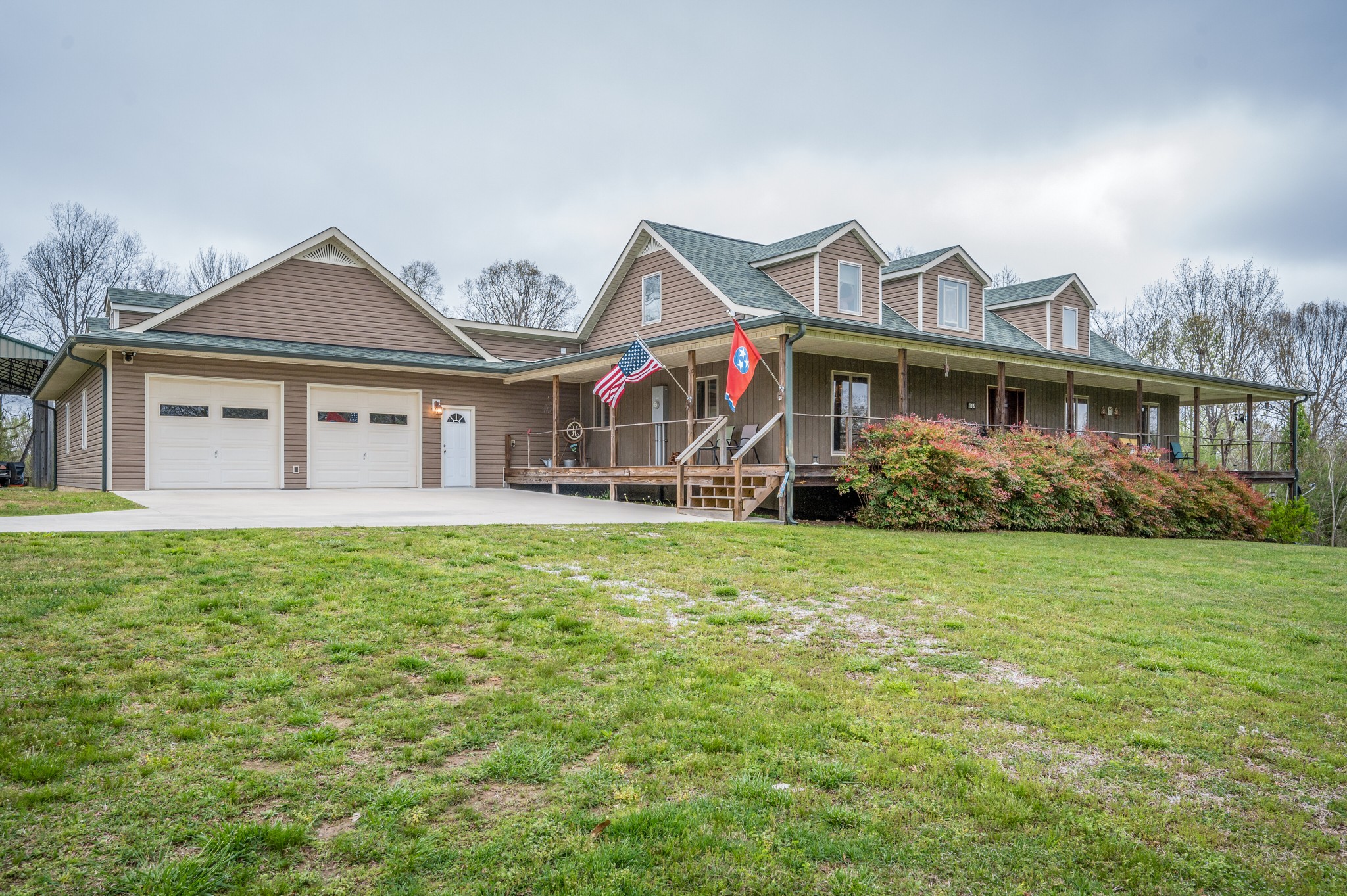 782 Busby Road Westpoint, TN 38486 - Photo 3 of 60 a front view of a house with garden