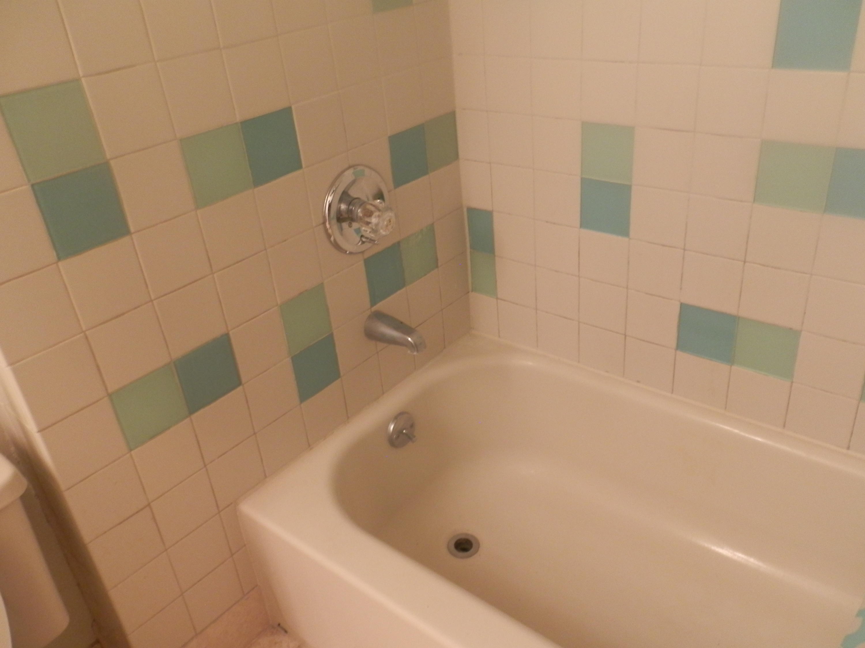 224 Connors Circle Oak Ridge, TN 37830 - Photo 26 of 36 Tile surrounding tub in hall bath