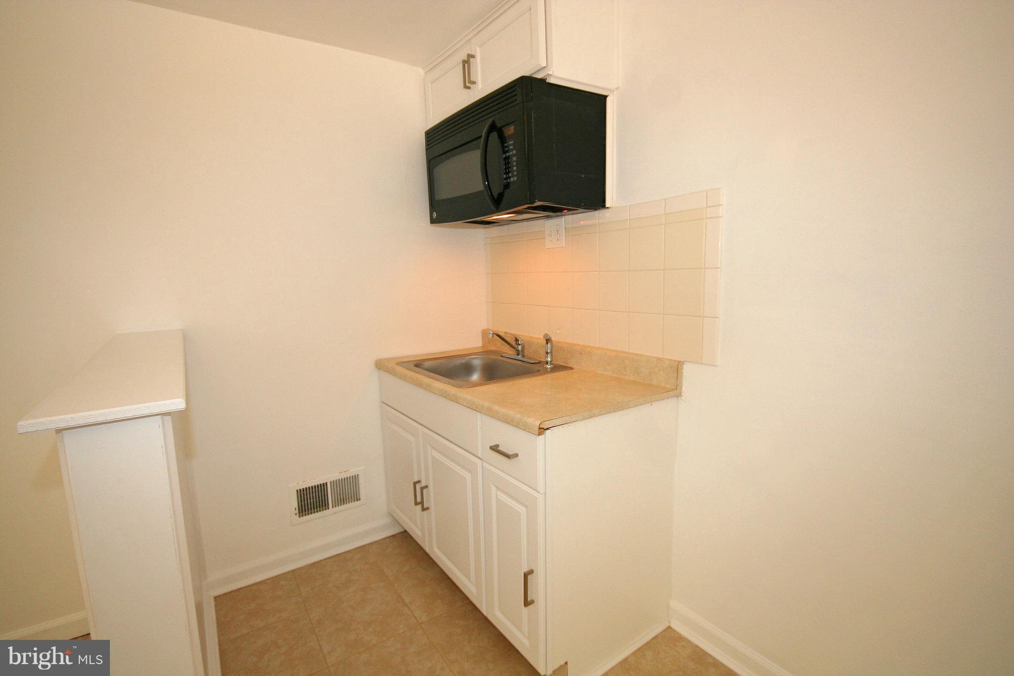 8947 Centerway Road Gaithersburg, MD 20879 - Photo 19 of 25 Refreshment Center