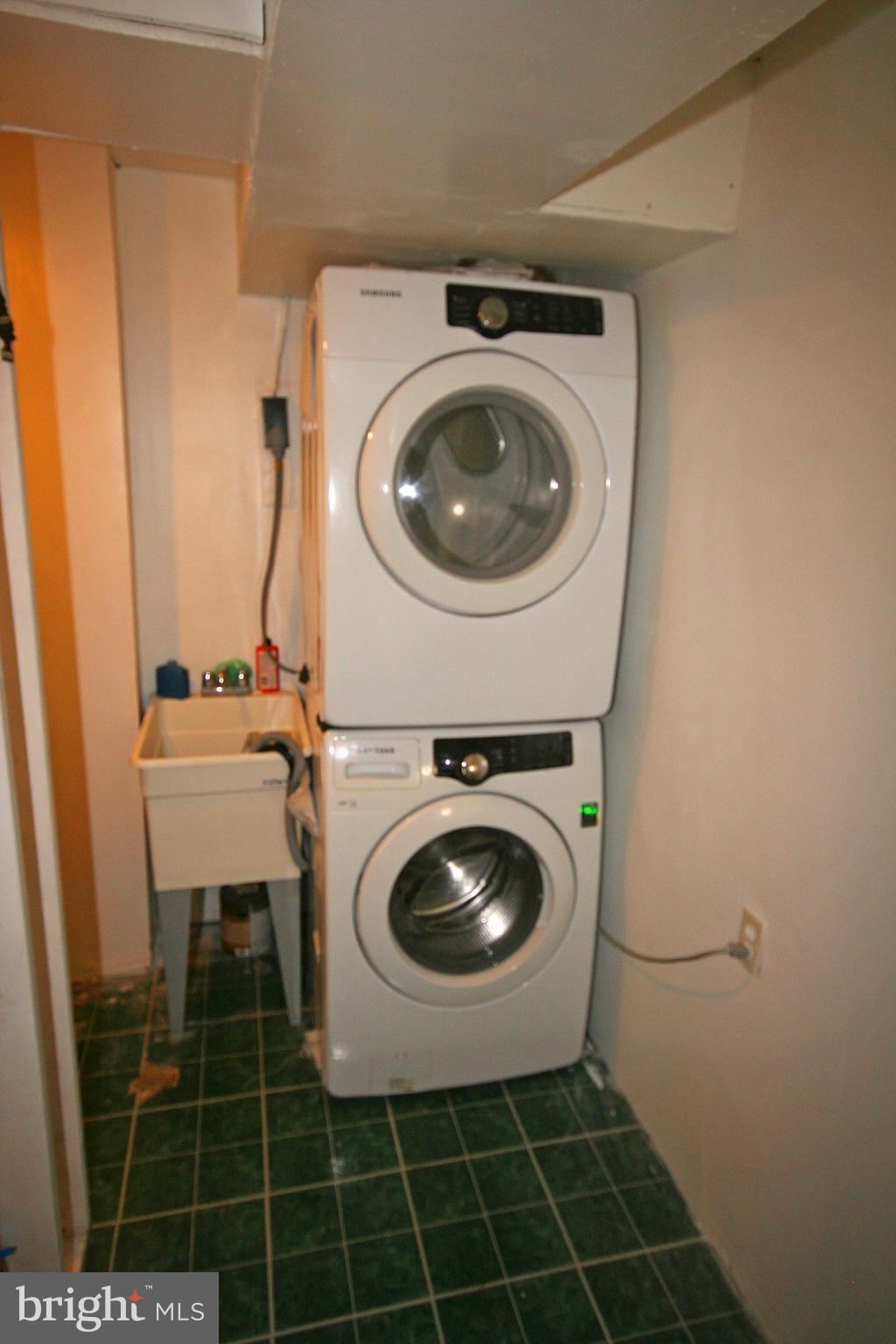 8947 Centerway Road Gaithersburg, MD 20879 - Photo 20 of 25 Laundry