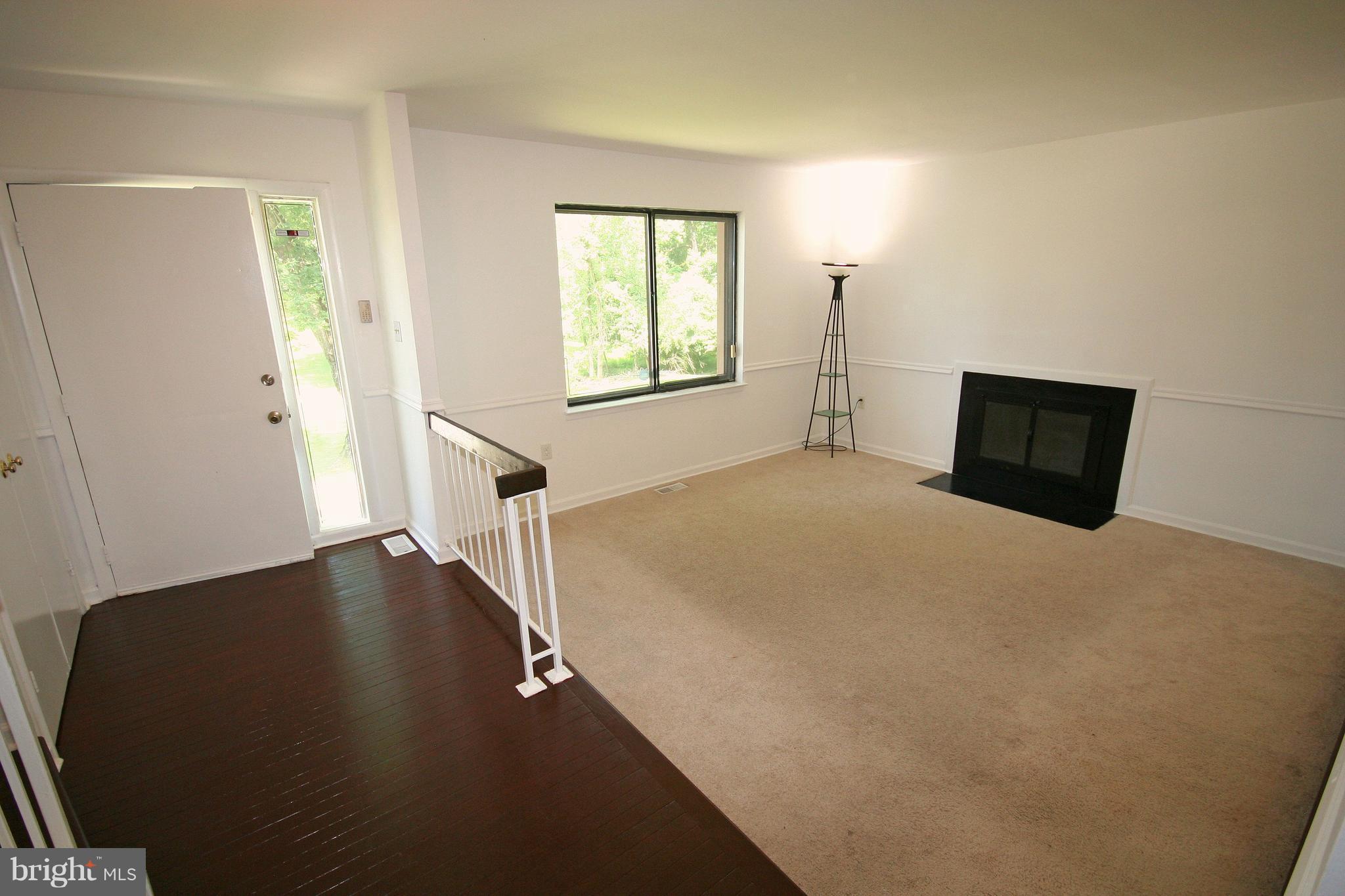 8947 Centerway Road Gaithersburg, MD 20879 - Photo 4 of 25 Foyer Entrance
