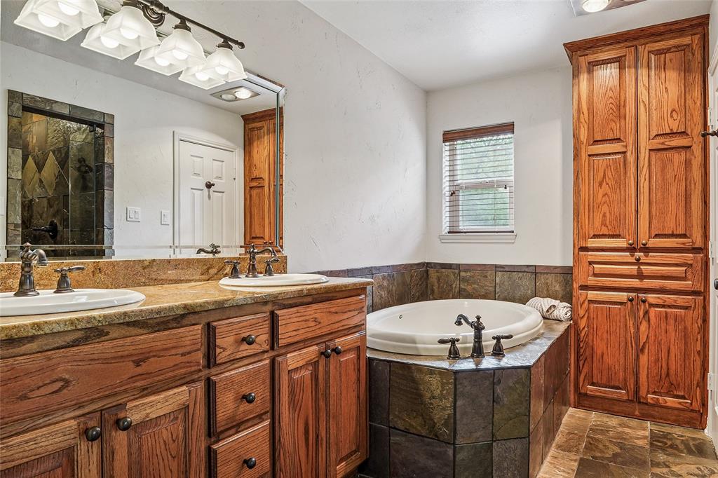 1006 Cochran Road Argyle, TX 76226 - Photo 16 of 40 Primary bath with jetted tub, separate shower and walk in closet