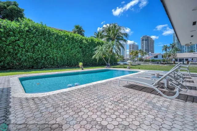 $9,950,000 | 354 Golden Beach Drive, Golden Beach, FL 33160