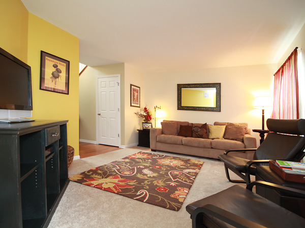592 Yorkshire Lane Pingree Grove, IL 60140 - Photo 4 of 23