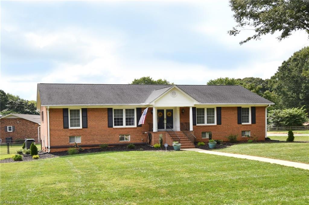 566 Drumheller Road Clemmons, NC 27012 - Photo 2 of 30 Gallery Image 2