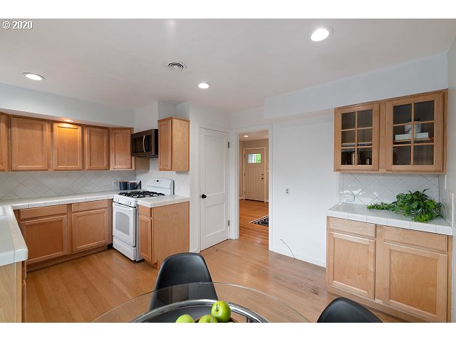11675 Southwest 13th Street Beaverton, OR 97005 - Photo 11 of 24 Gallery Image 11