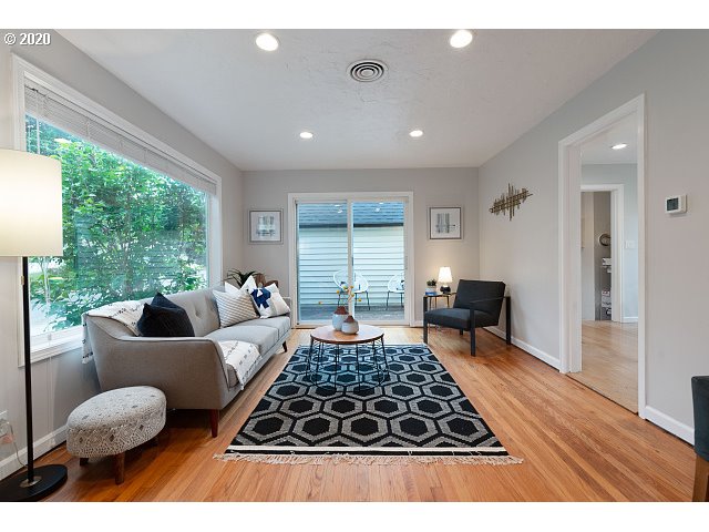 11675 Southwest 13th Street Beaverton, OR 97005 - Photo 4 of 24 Gallery Image 4
