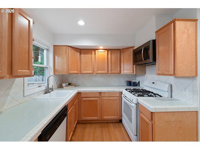 11675 Southwest 13th Street Beaverton, OR 97005 - Photo 9 of 24 Gallery Image 9