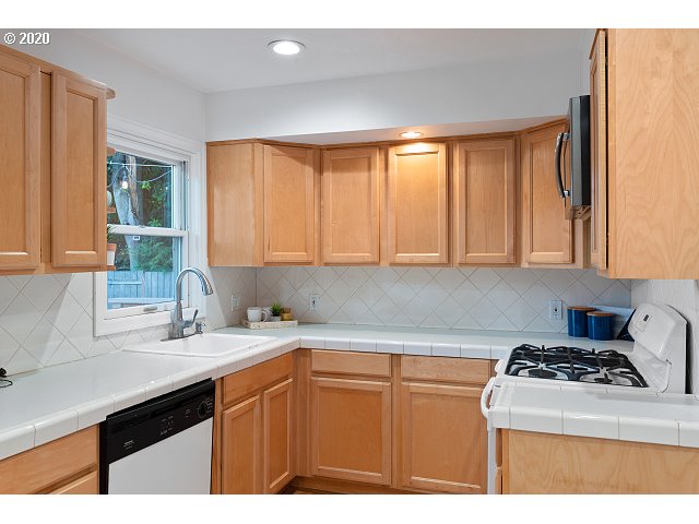 11675 Southwest 13th Street Beaverton, OR 97005 - Photo 10 of 24 Gallery Image 10