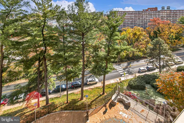 a view of a tall building