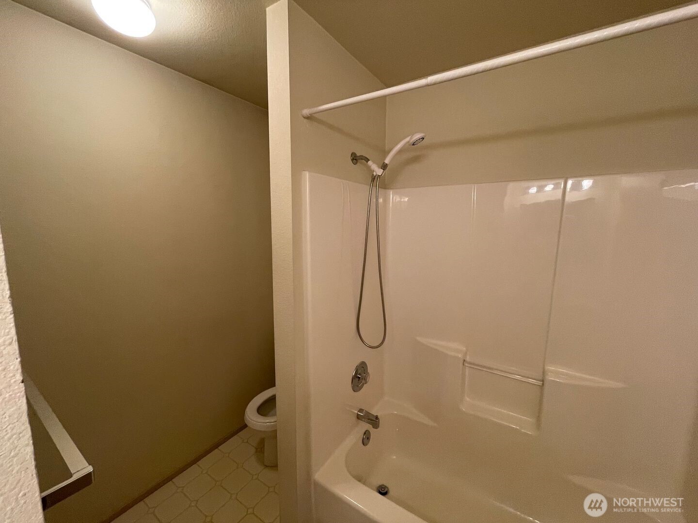 3208 Rockefeller Avenue, Unit B/D Everett, WA 98201 - Photo 8 of 10 Gallery Image 8
