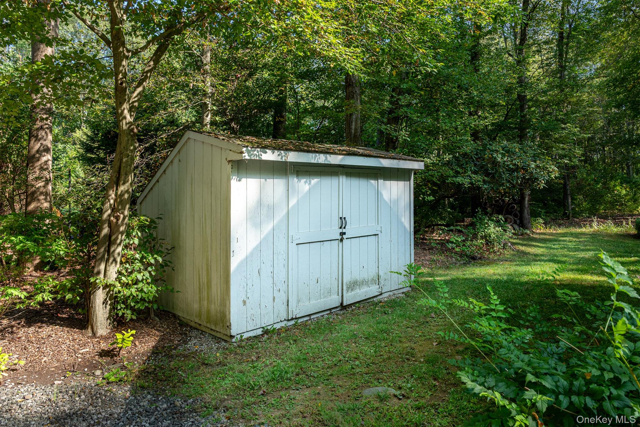 5 Hadley Road Armonk, NY 10504 - Photo 5 of 18 a backyard of a house with lots of green space