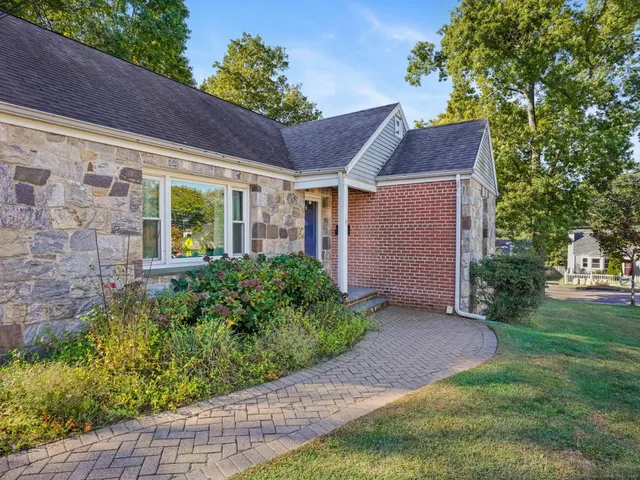 $585,000 | 4 Senga Road, Norwalk, CT 06854