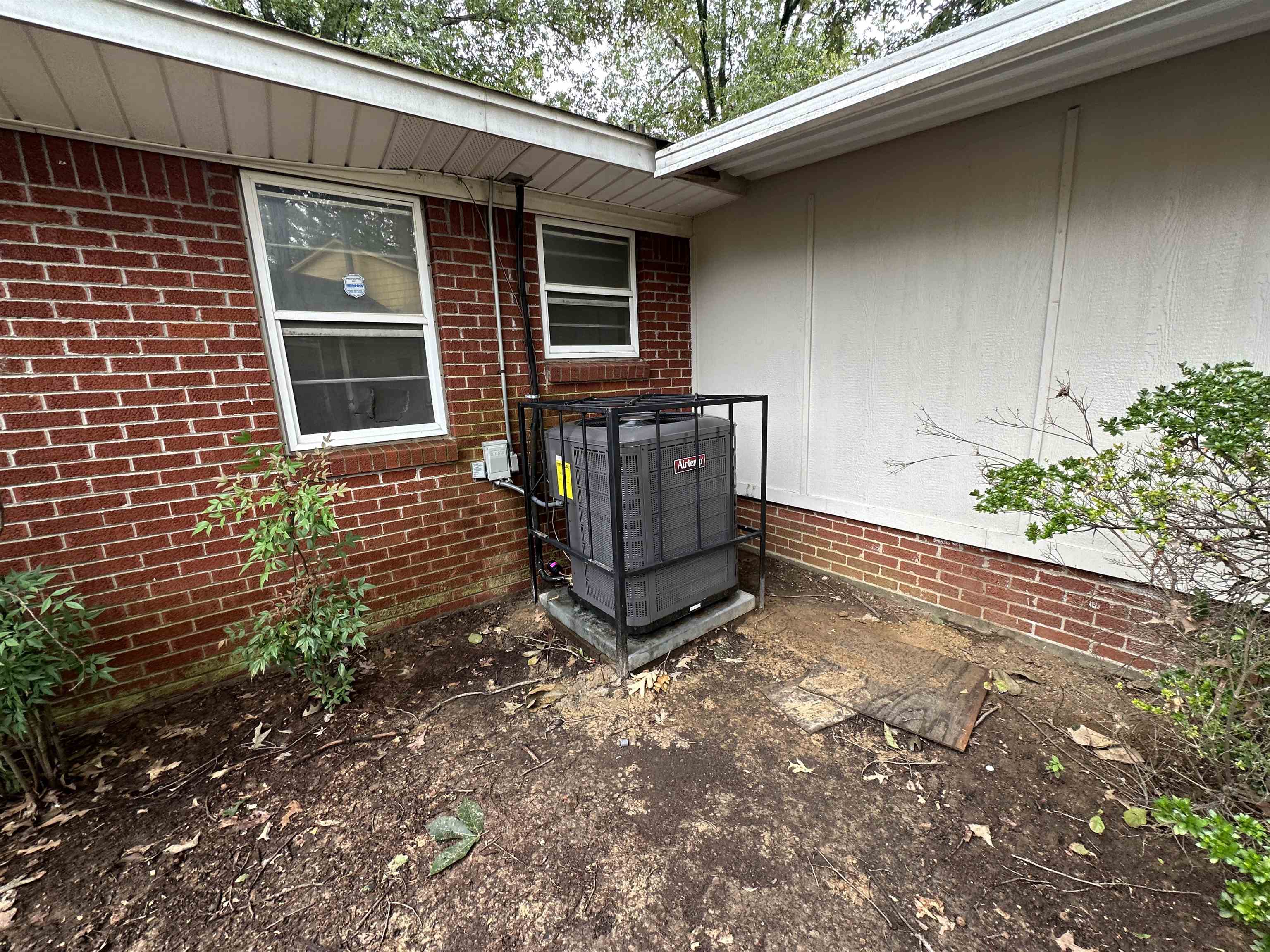 1594 Winfield Road Memphis, TN 38116 - Photo 27 of 29 a backyard of a house with lots of green space