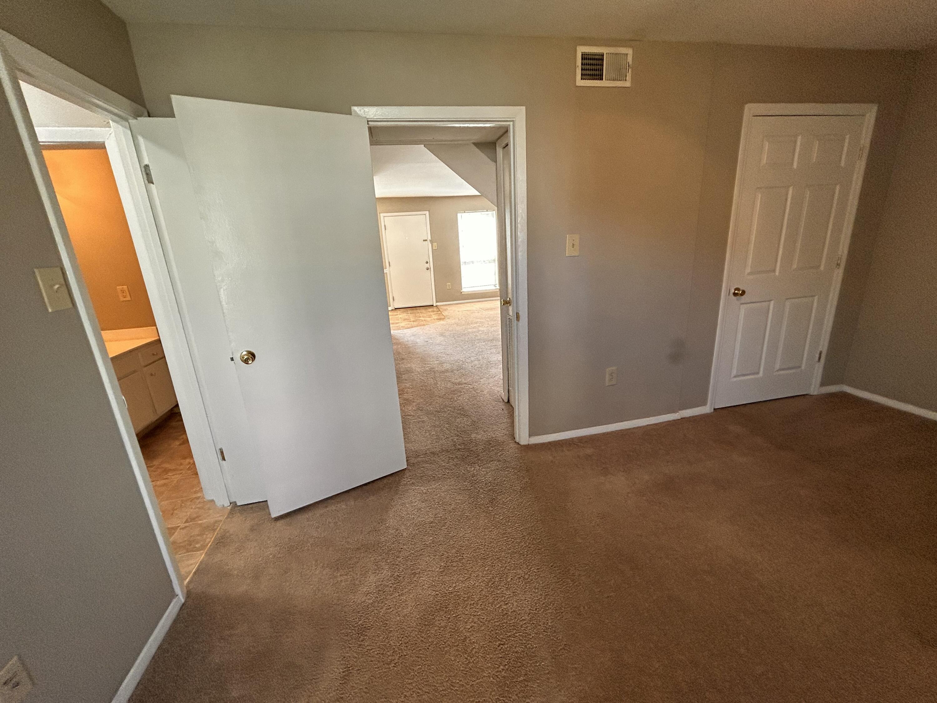 900 Mountain Creek Road, Unit D59 Chattanooga, TN 37405 - Photo 9 of 19 MASTER TO FRONT