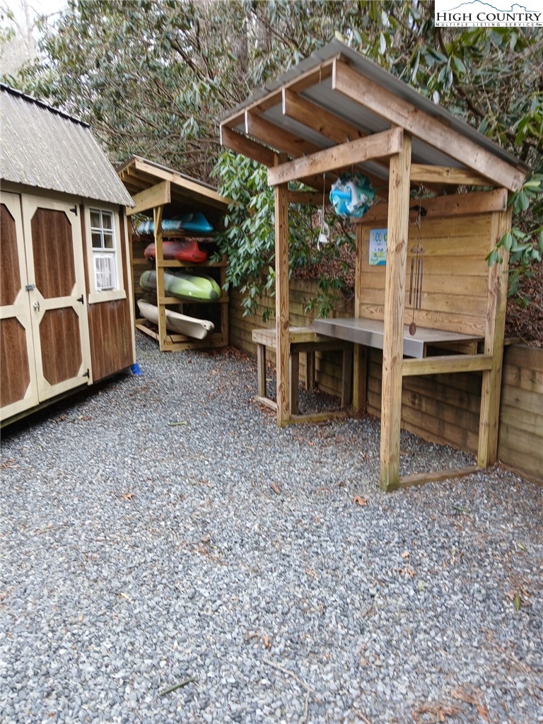 264 Trillium Road Newland, NC 28657 - Photo 3 of 7