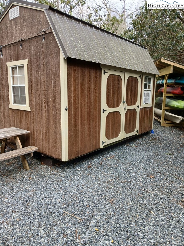 264 Trillium Road Newland, NC 28657 - Photo 4 of 7