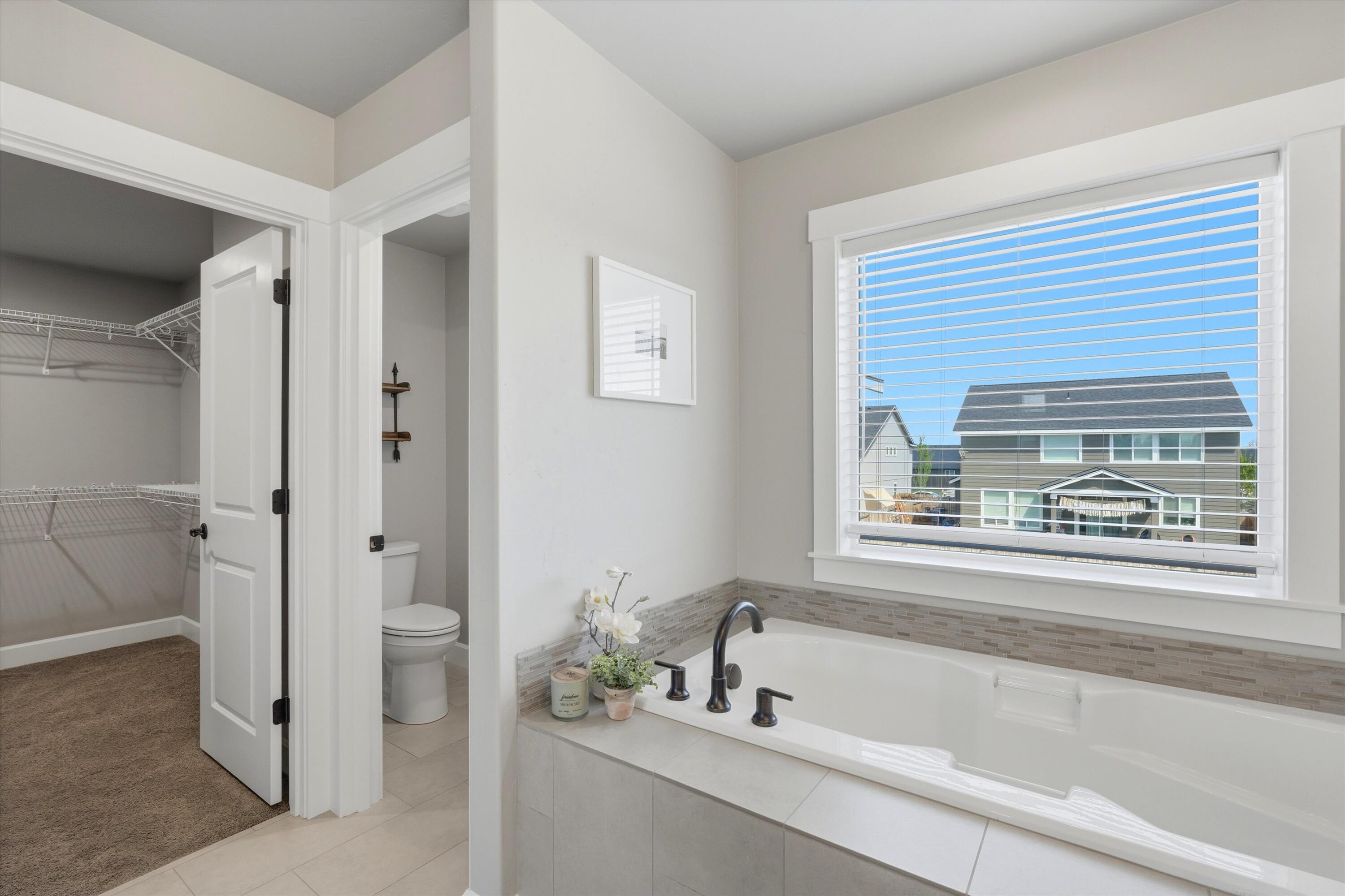 748 Northwest 27th Street Redmond, OR 97756 - Photo 26 of 41 Primary Bathroom