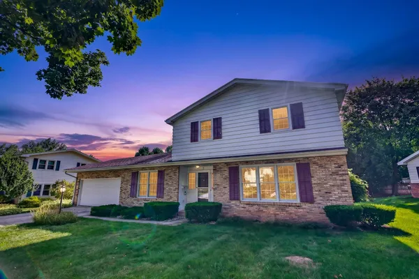 $675,000 | 5 Parklawn Place, Madison, WI 53705