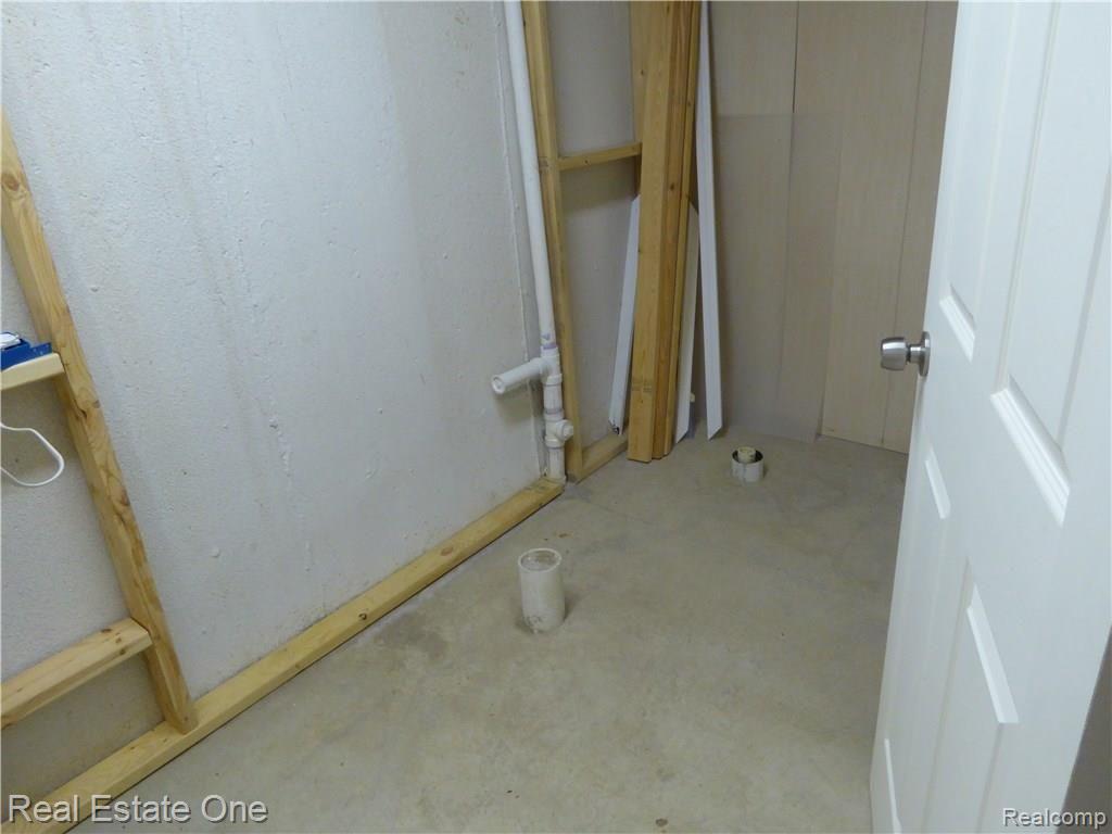 60-1 Pine Tree Ridge, Unit 23 Waterford, MI 48327 - Photo 21 of 23 2016-09-20 03.15