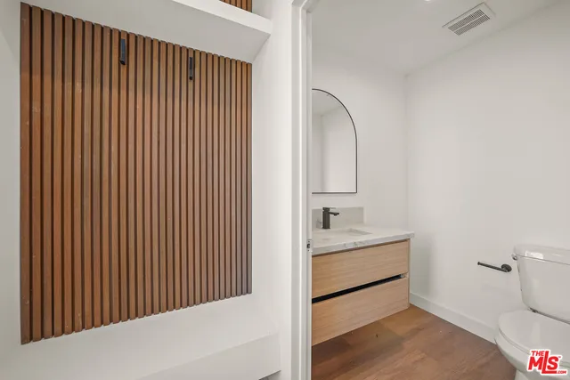 a en suite bathroom with a sink and a mirror