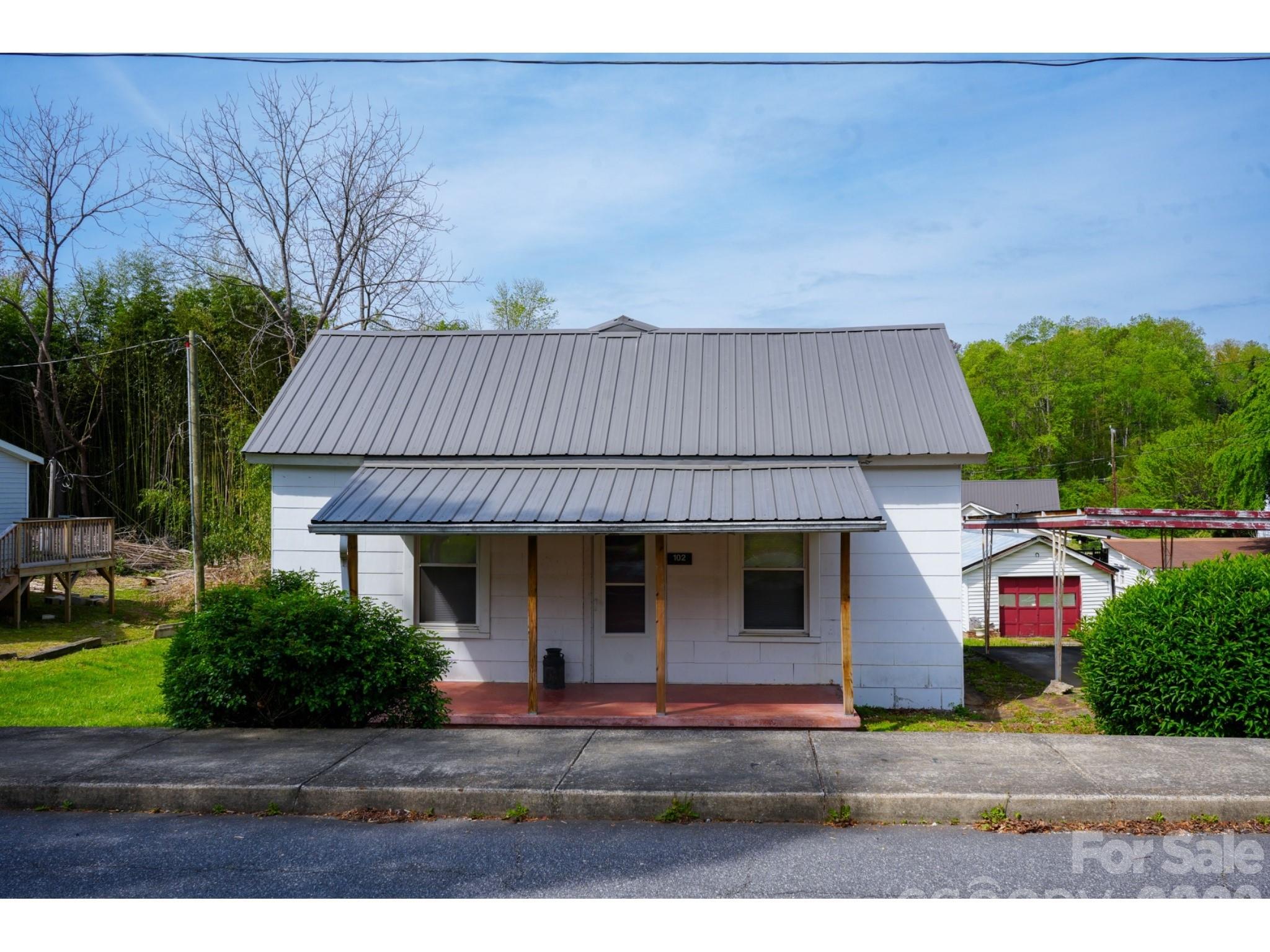 102 Sixth Em Street Marion, NC 28752 - Photo 3 of 17