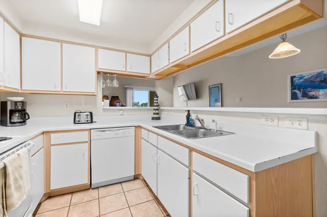 a view of utility room