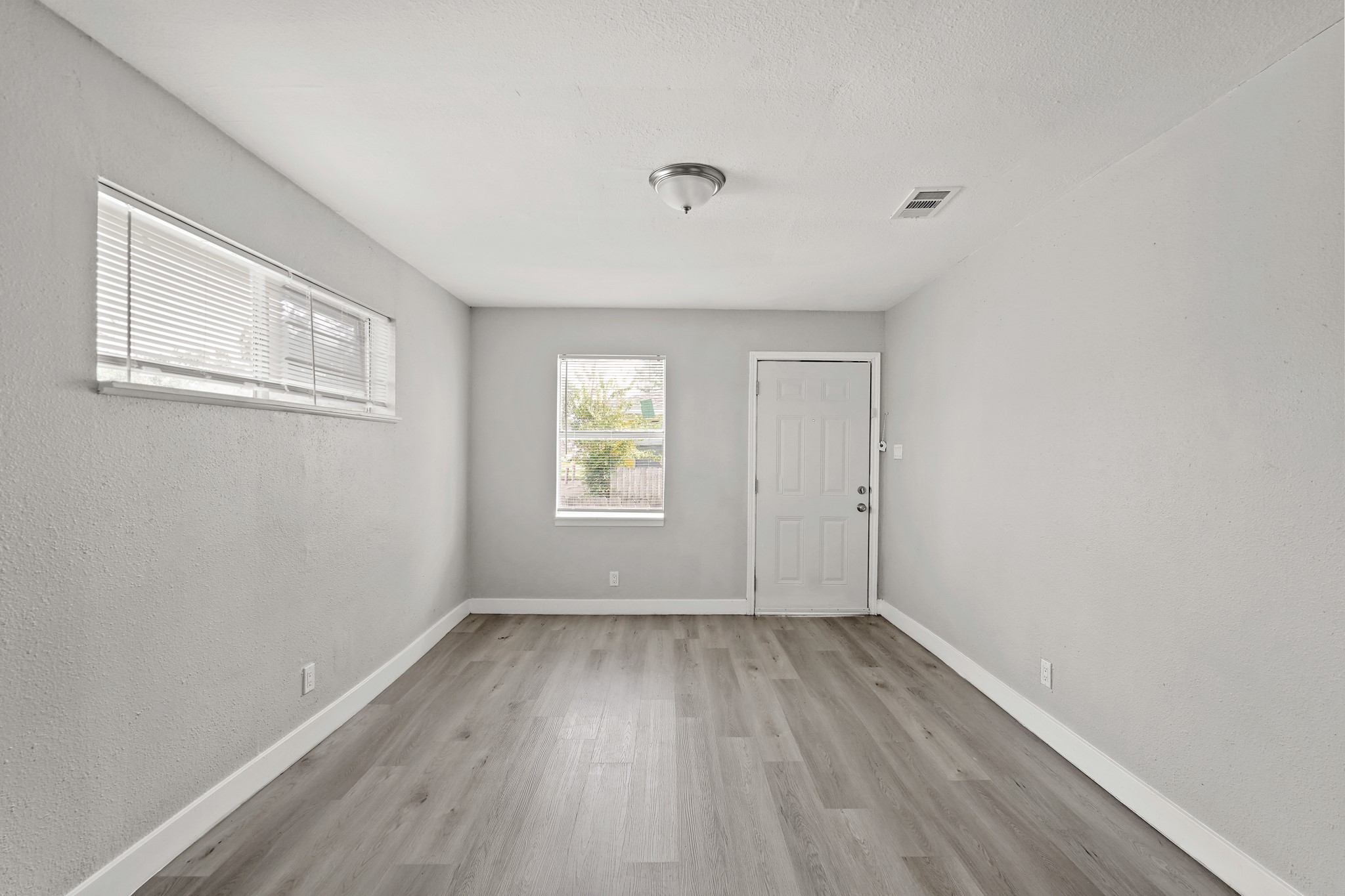 7815 Glass Street Houston, TX 77016 - Photo 3 of 14