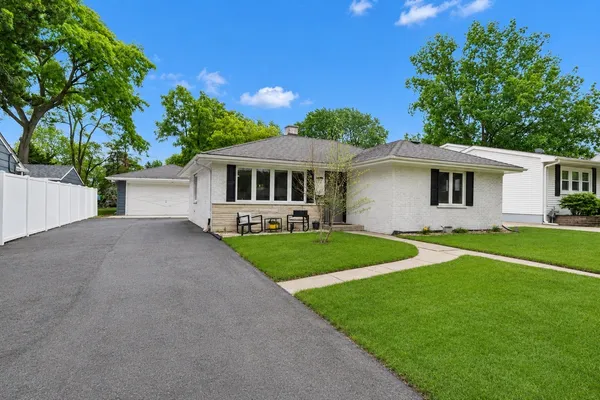 $3,600 | 109 South Elm Street, Palatine, IL 60067