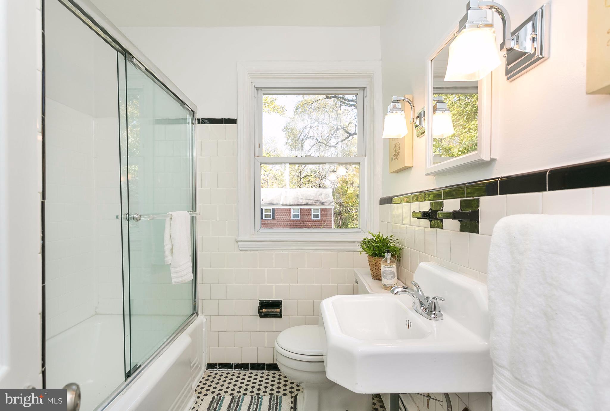 5724 Ranny Road Baltimore, MD 21209 - Photo 18 of 21 2nd flloor full bath w/ceramic tiles
