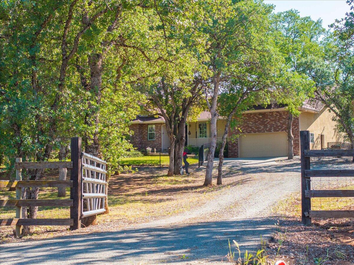 19035 Bonita Road Red Bluff, CA 96080 - Photo 4 of 55 Set off road for privacy
