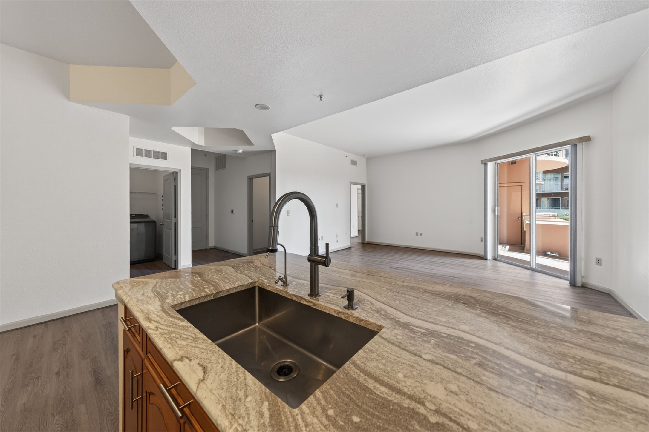 3505 Sage Road, Unit 314 Houston, TX 77056 - Photo 12 of 43 Gallery Image 12