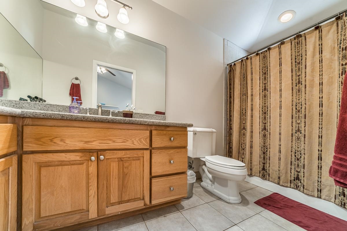 2640 Puuomalei Road Haiku, HI 96708 - Photo 12 of 30 a bathroom with a toilet a sink and a mirror