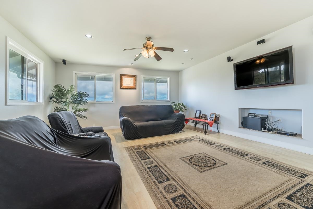 2640 Puuomalei Road Haiku, HI 96708 - Photo 15 of 30 a bedroom with furniture and a flat screen tv