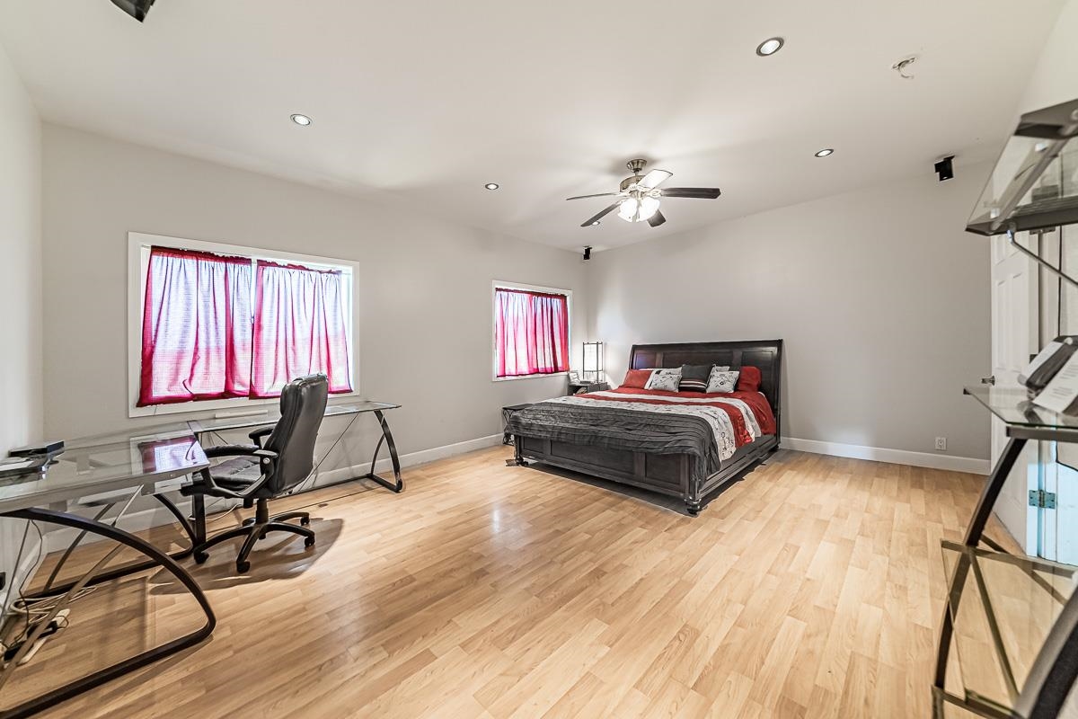 2640 Puuomalei Road Haiku, HI 96708 - Photo 17 of 30 a bedroom with furniture and a window