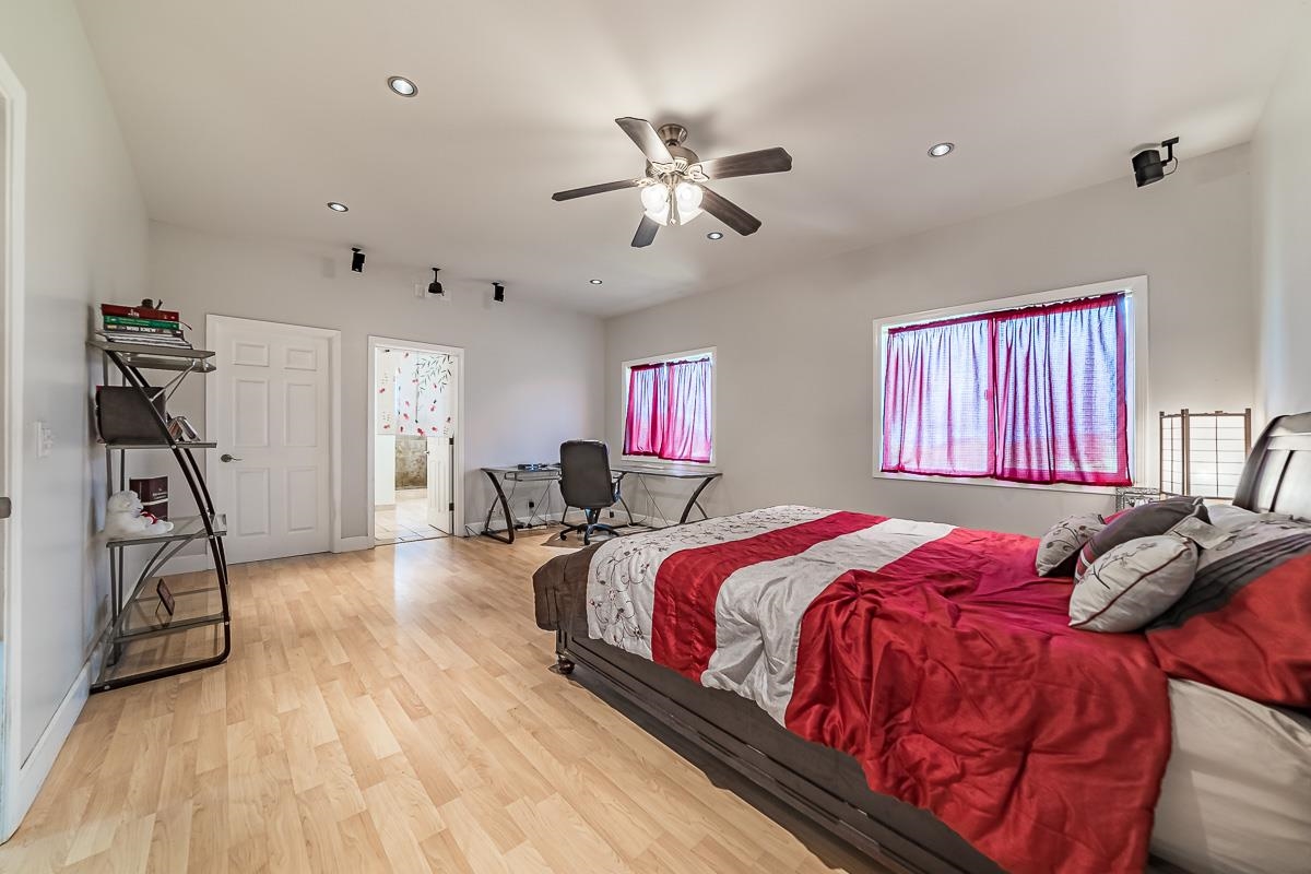 2640 Puuomalei Road Haiku, HI 96708 - Photo 18 of 30 a bed room with a bed and a chandelier