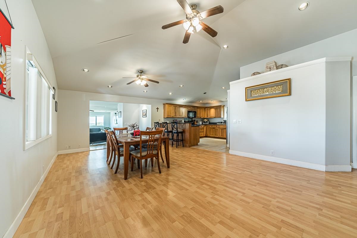 2640 Puuomalei Road Haiku, HI 96708 - Photo 8 of 30 a dining room with furniture and window