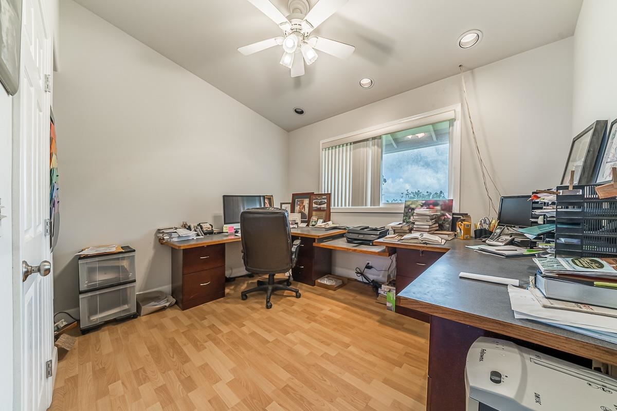 2640 Puuomalei Road Haiku, HI 96708 - Photo 9 of 30 a view of a workspace with furniture
