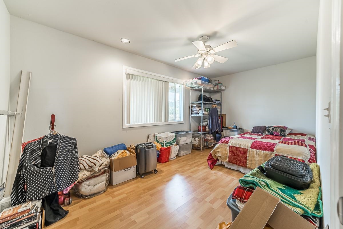 2640 Puuomalei Road Haiku, HI 96708 - Photo 10 of 30 a bedroom with furniture and a chandelier
