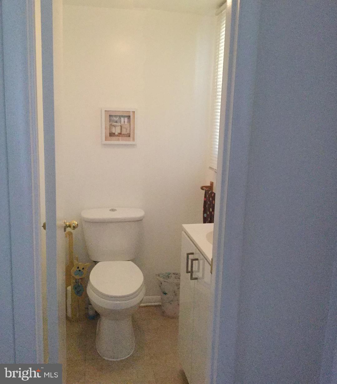 4391 Crest Heights Road Baltimore, MD 21215 - Photo 12 of 14 Powder Room on the main level