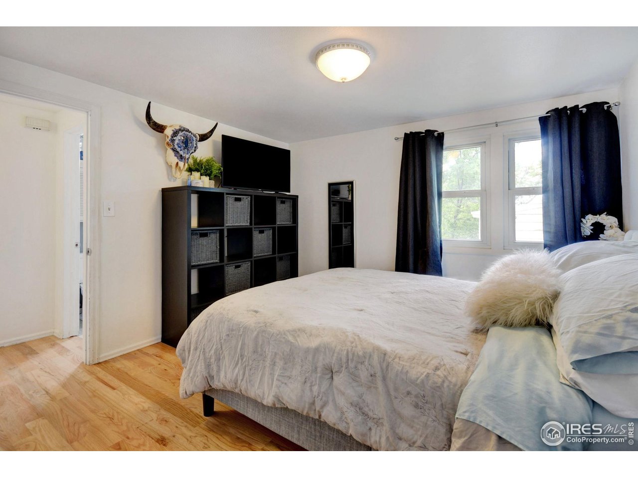 6903 Valmont Road Boulder, CO 80301 - Photo 10 of 44 a bedroom with a bed and a television