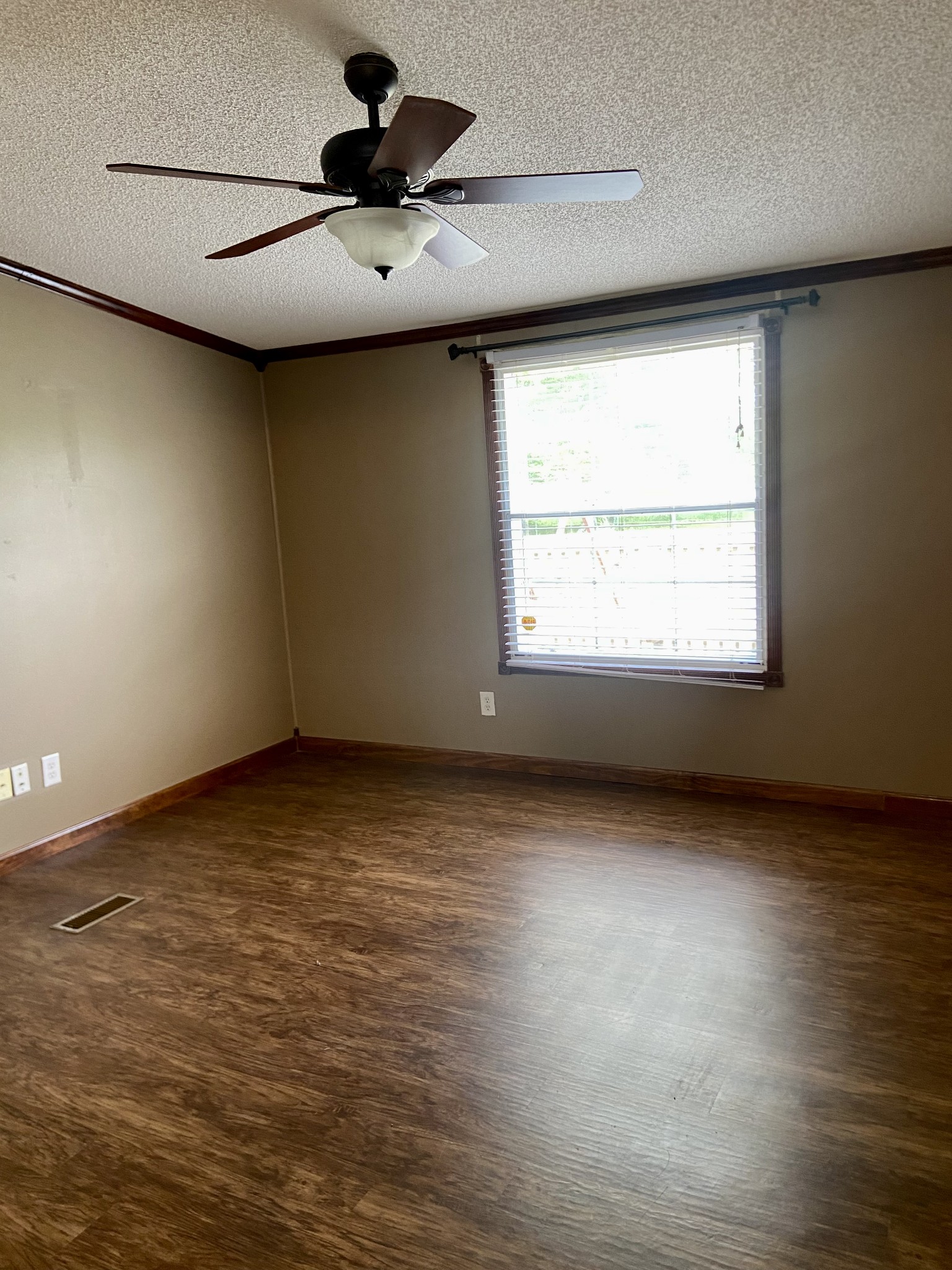 1746 Mosley Ferry Road Chapmansboro, TN 37035 - Photo 8 of 26 Gallery Image 8