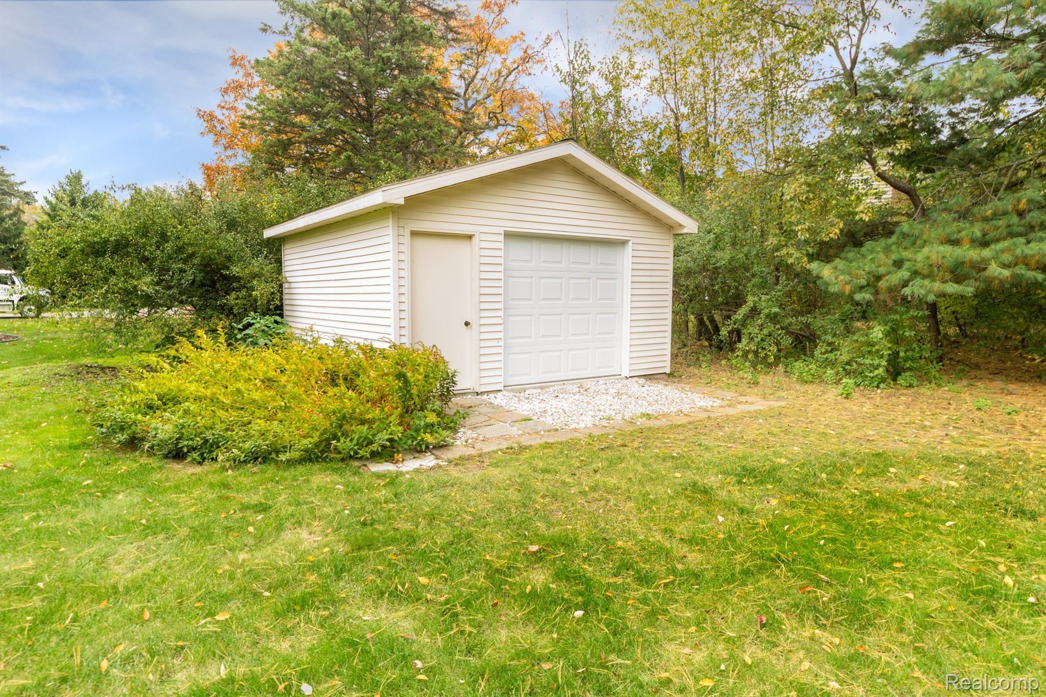 131 Robin Court Howell, MI 48855 - Photo 7 of 23 PP_SB102119-106.jpg