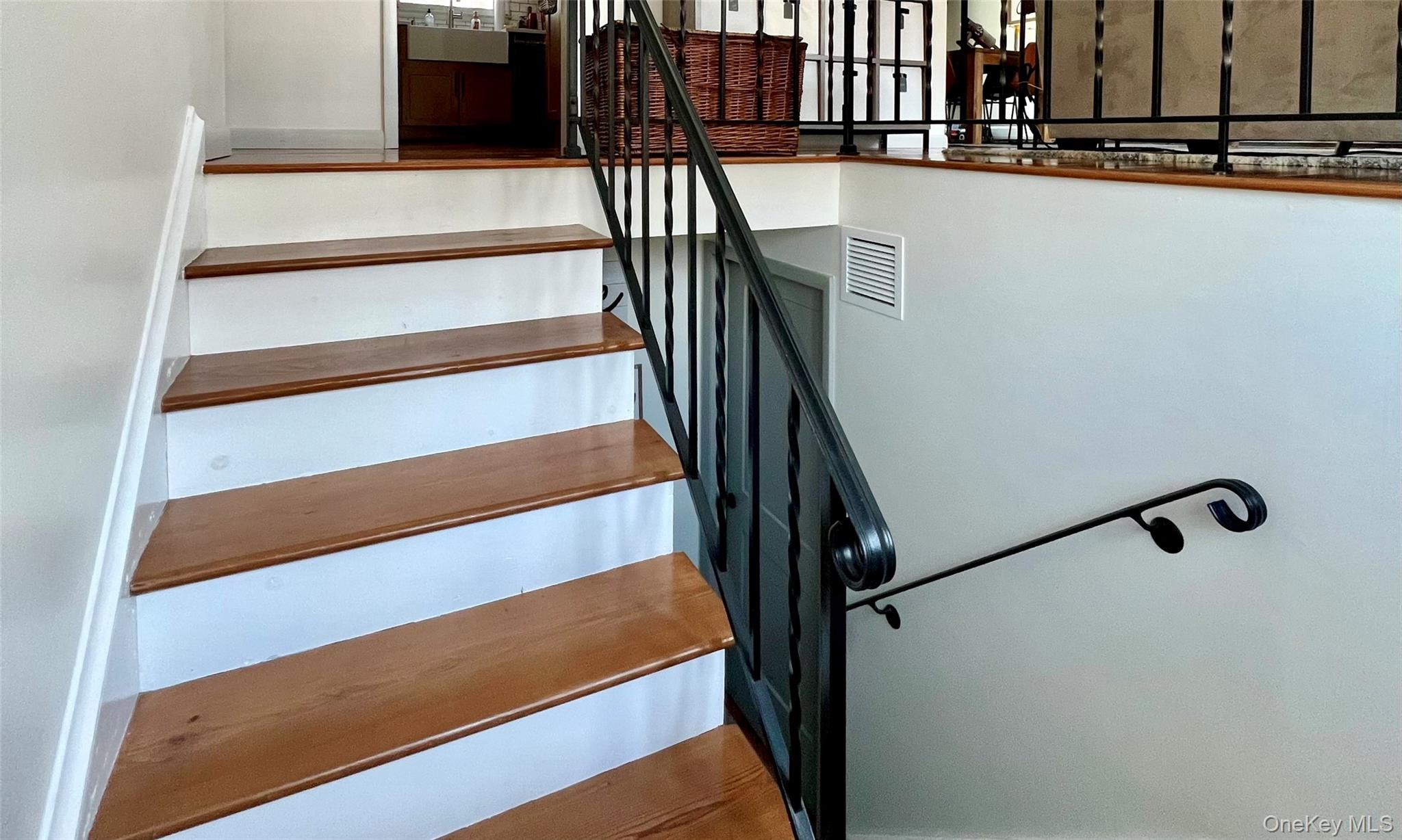 2 Garden Place Beacon, NY 12508 - Photo 25 of 33 a view of entryway