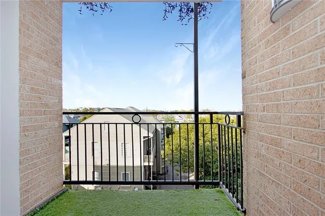 $389,000 | 3915 St Charles Avenue, Unit 511, New Orleans, LA 70115