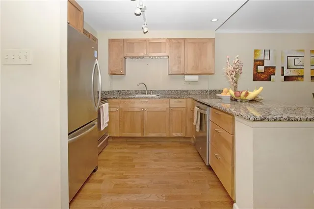 $389,000 | 3915 St Charles Avenue, Unit 511, New Orleans, LA 70115