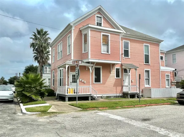 $1,400 | 1427 Church Street, Unit 2, Galveston, TX 77550